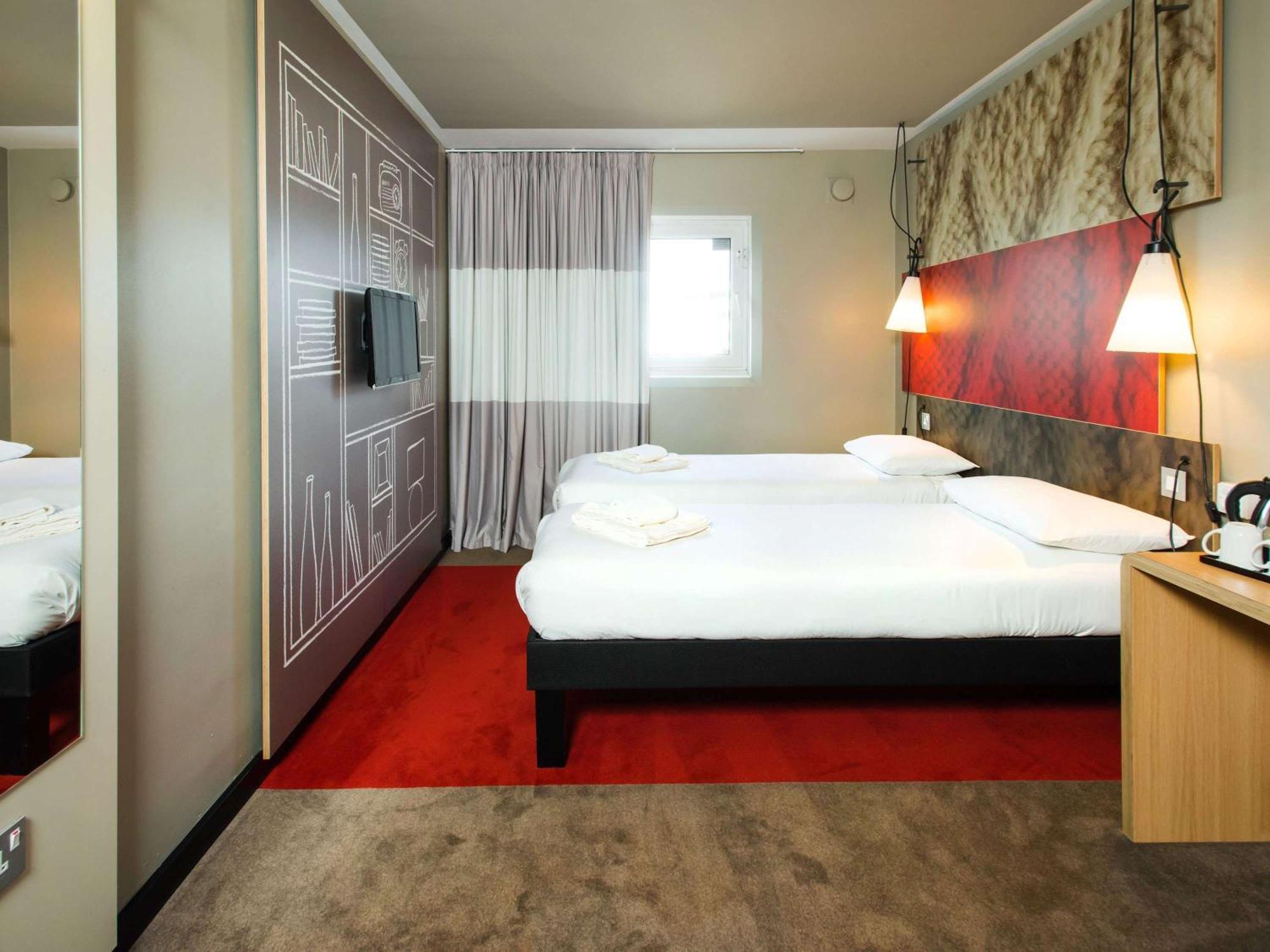 Ibis Plymouth Hotel Buitenkant foto
